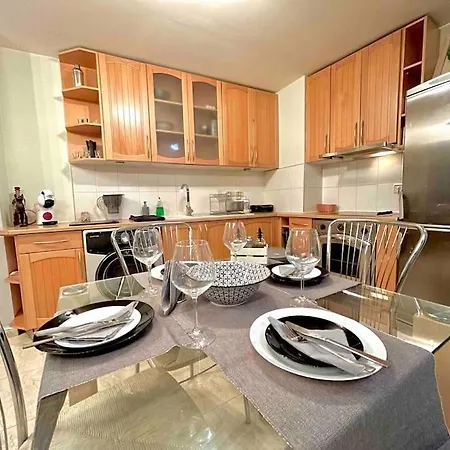 Апартаменти By The Sea