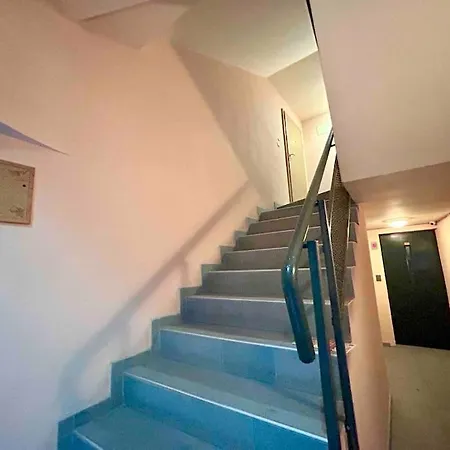 By The Sea Apartment Warna